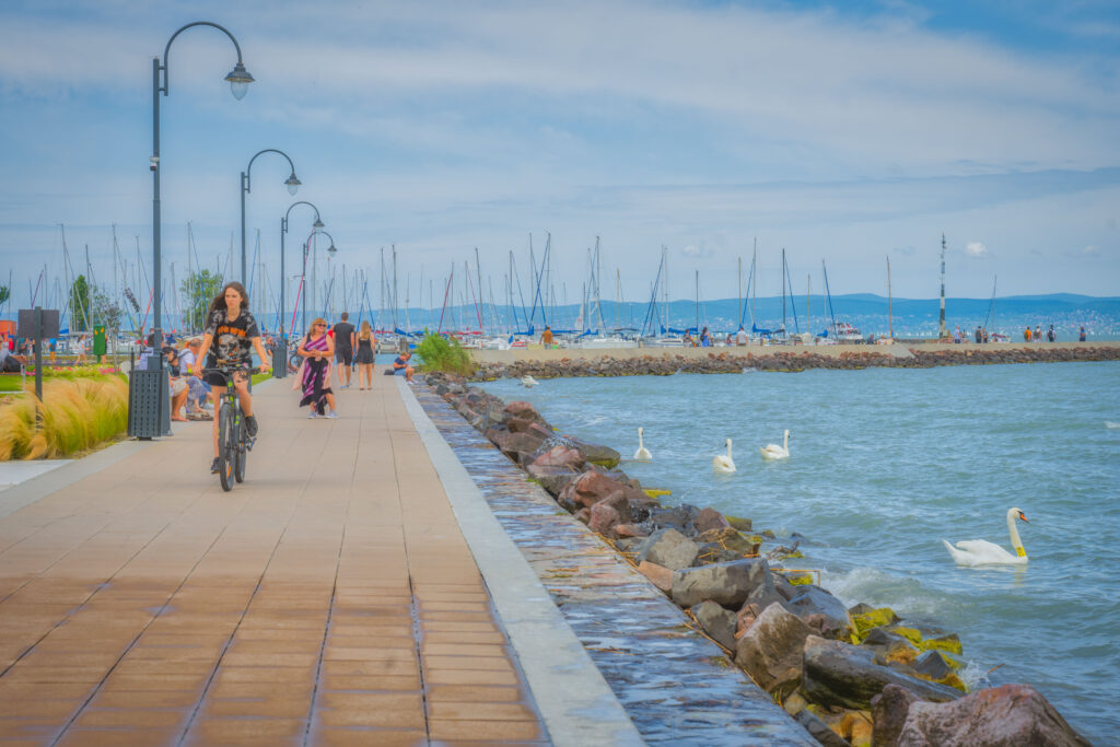 A legjobb siófoki programok nyáron: Strandolás, hajózás és még sok más!