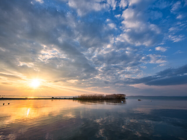 Siófok Strand Kalauz: Napfény, hullámok és feledhetetlen pillanatok a Balaton partján!